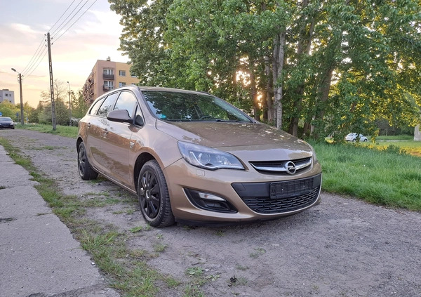 Opel Astra cena 24800 przebieg: 204000, rok produkcji 2012 z Gliwice małe 232